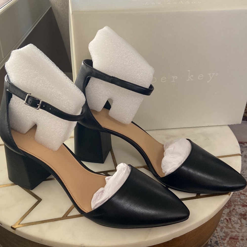 Copper Key
Stylish Patent Block Heel Pointed Toe Pumps - Picture 4 of 4